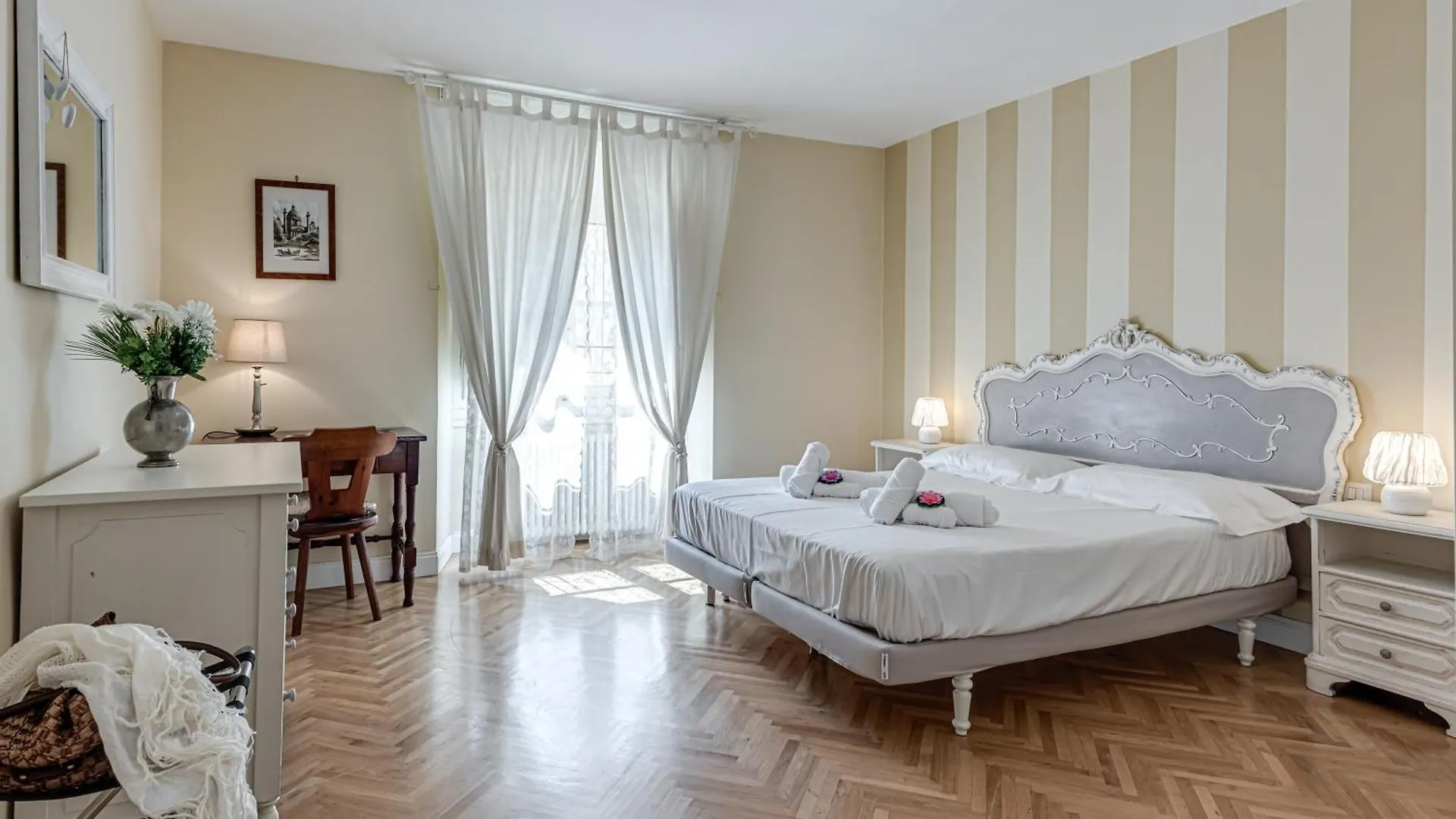 Flora - Sweet Dreams In Florence